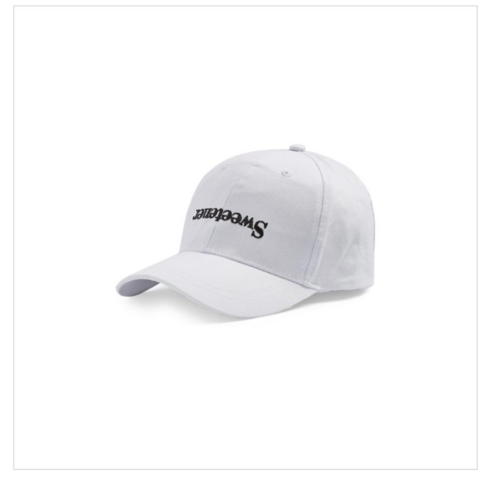 Ariana Grande Sweetener hat